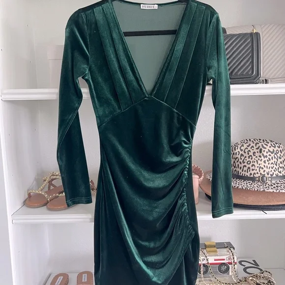 green emerald velvet dress Elegant Long Dark Green Velvet Front Split Long Prom Dresses with Long Sleeves